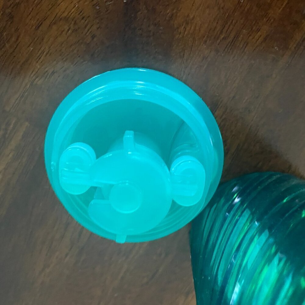 Starbucks Tumbler 16oz Green 2022 Twist Lid Plastic 9" Tall - Picture 5 of 7